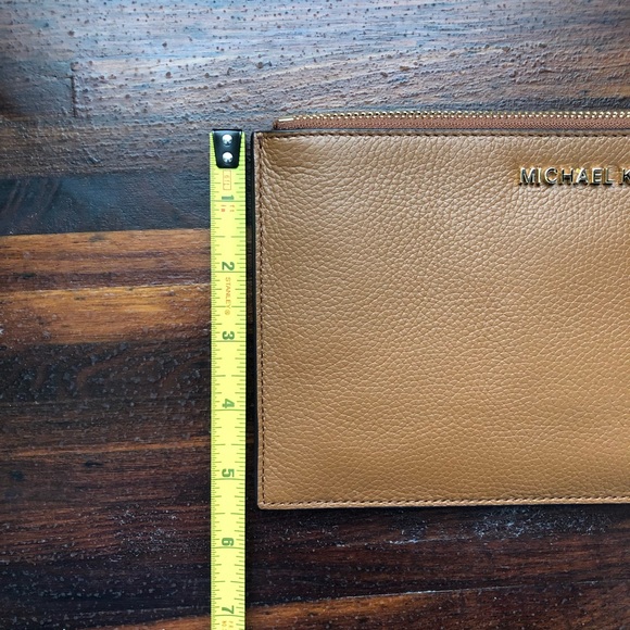 Micahel Kors Jet Set Lg zip clutch leather - Picture 6 of 7